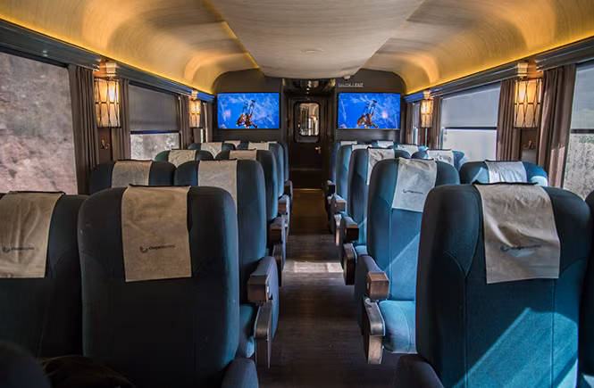 Interior de uno de los coches del Chepe Express
