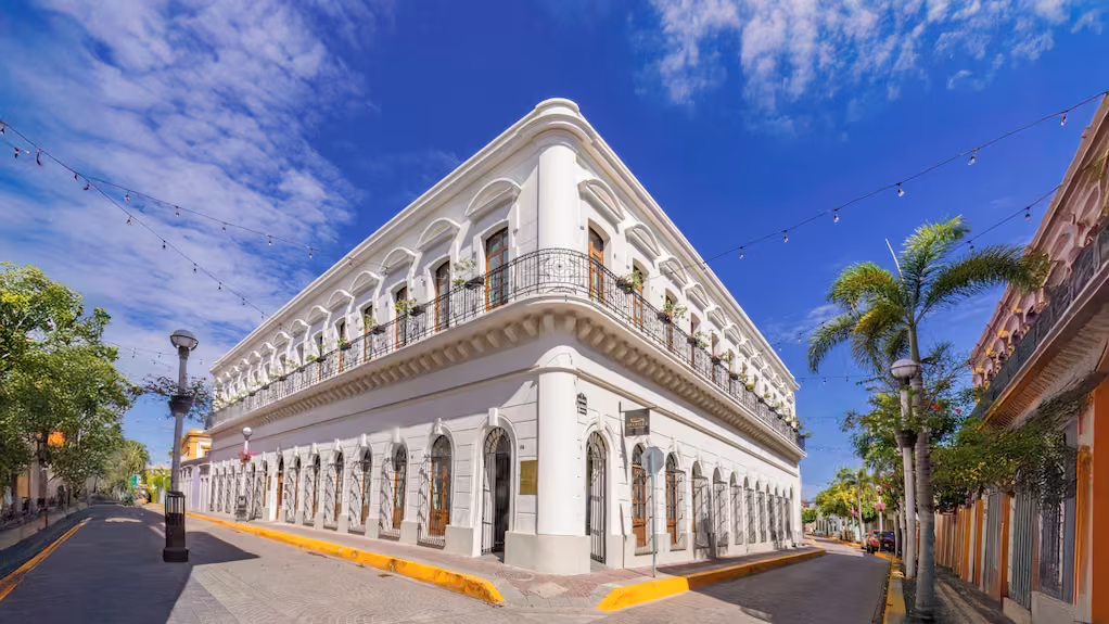 Centro histórico de Mazatlán durante una jornada libre en el destino.