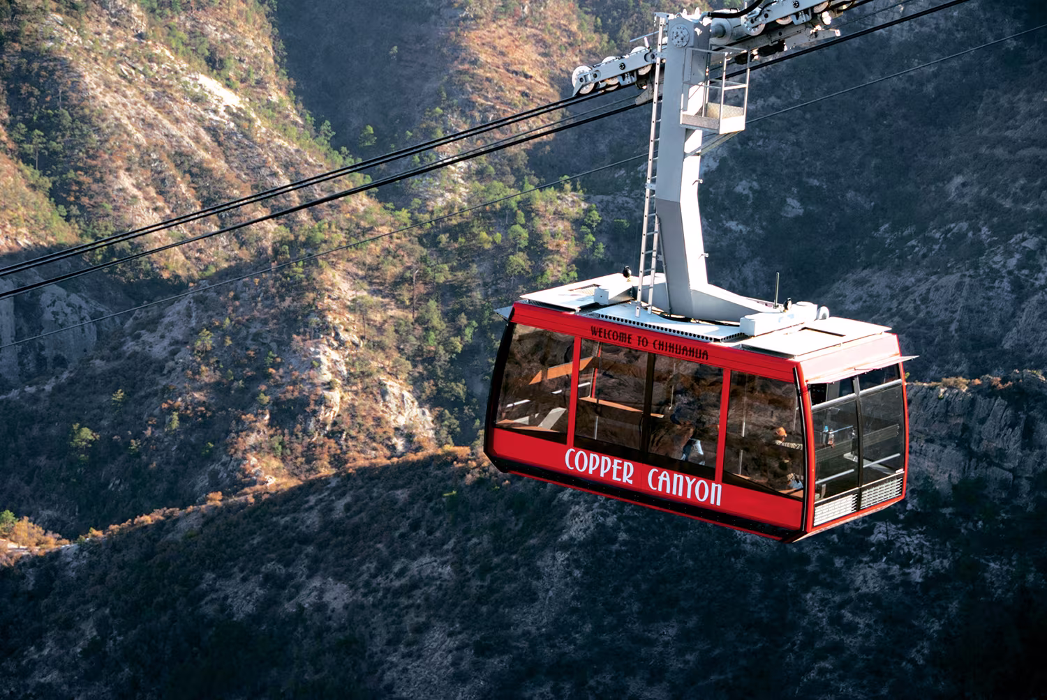 Teleférico de Parque Barrancas sobre las Barrancas del Cobre.